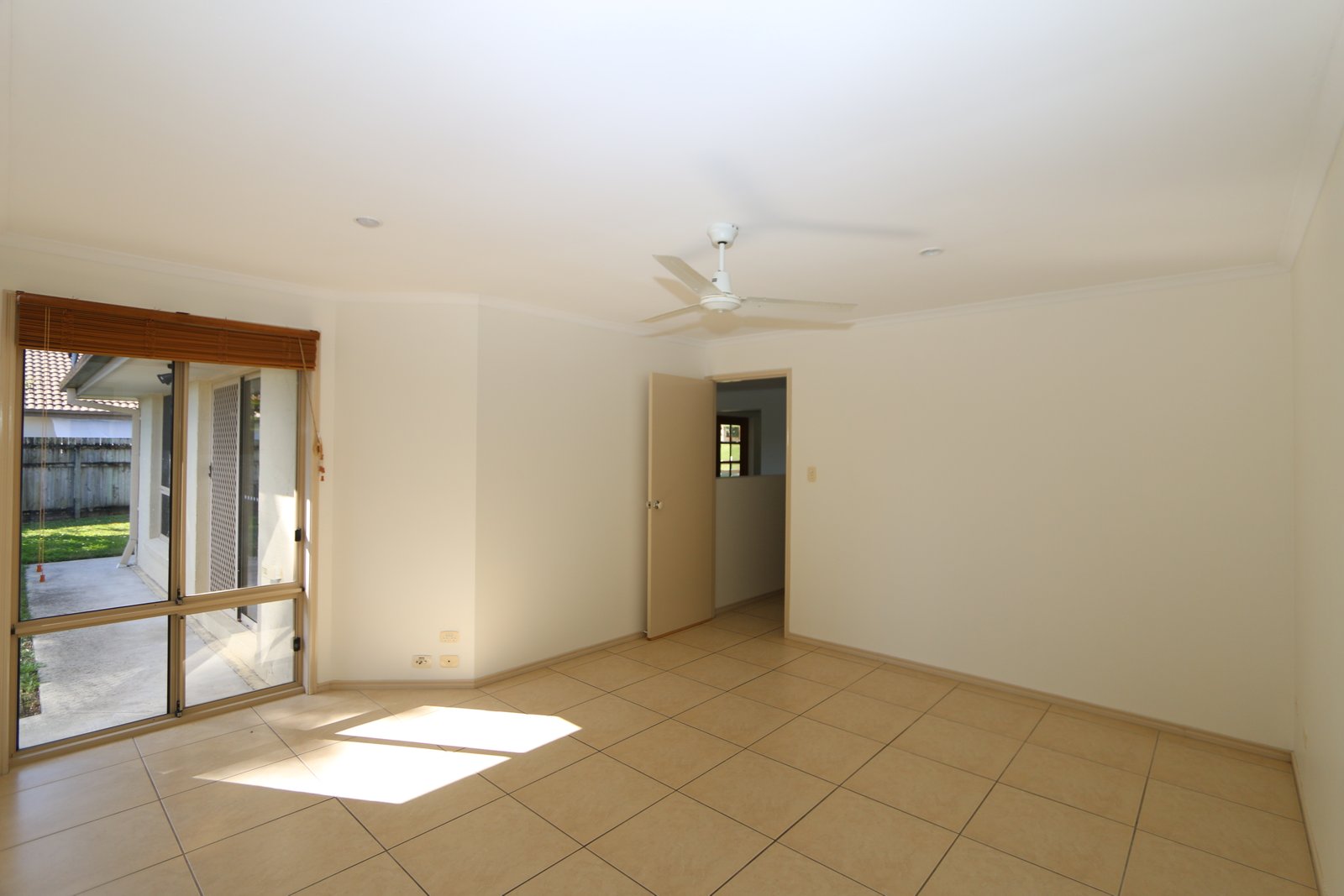 33 Dellwood Circuit MOLENDINAR 8