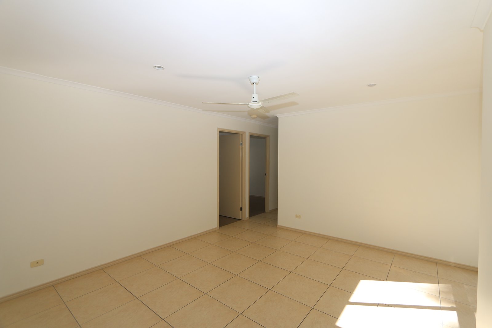33 Dellwood Circuit MOLENDINAR 9