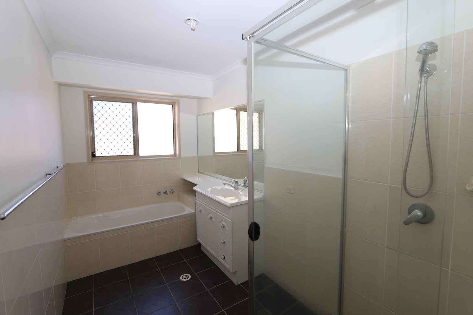 33 Dellwood Circuit MOLENDINAR 17