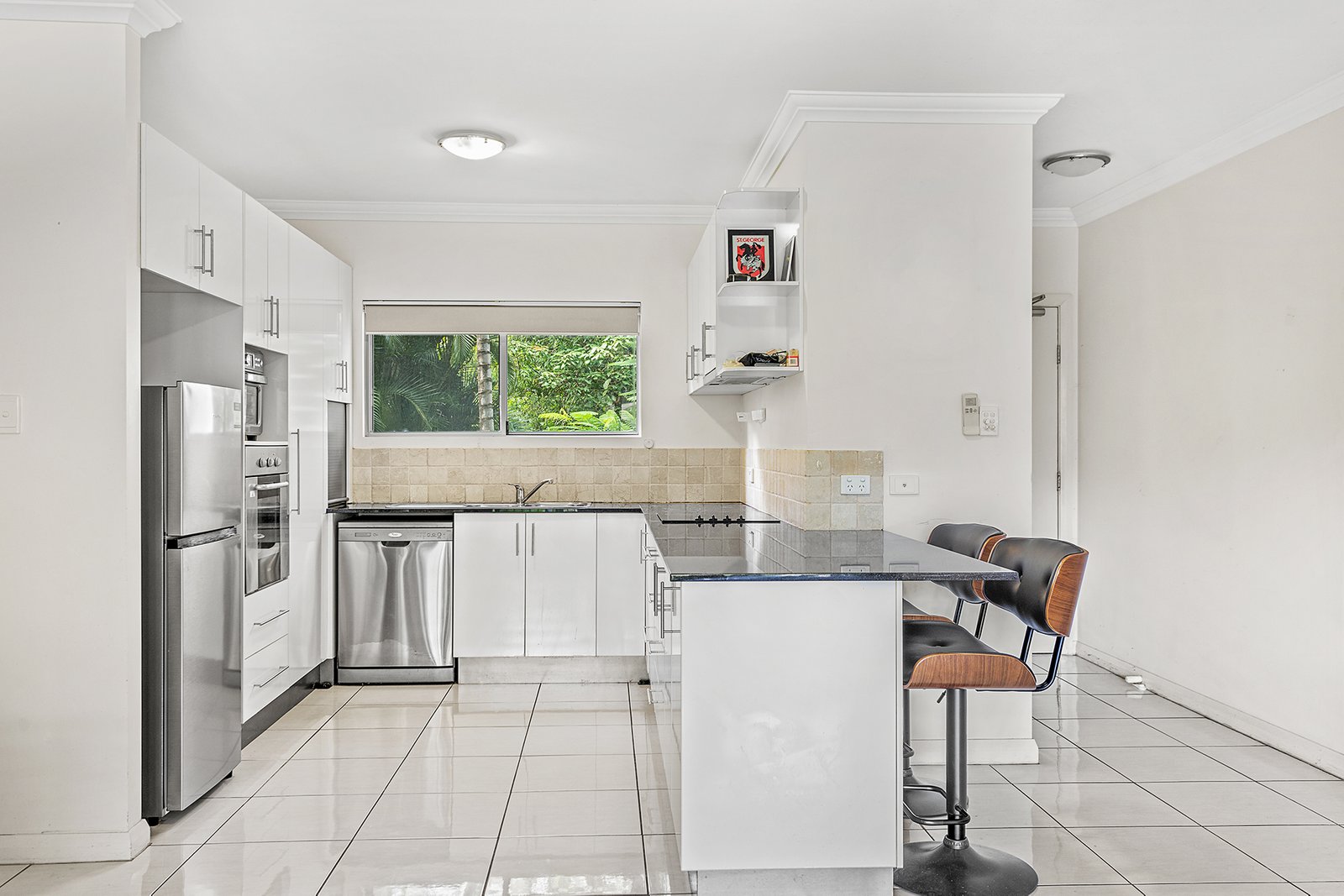 3/3 Deloraine Close CANNONVALE 9