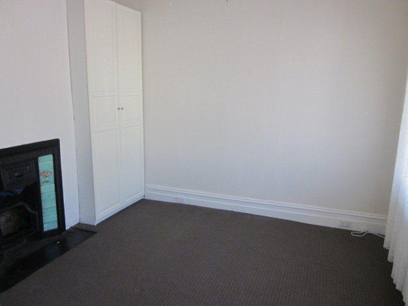 Gallery: 33 Derham Street