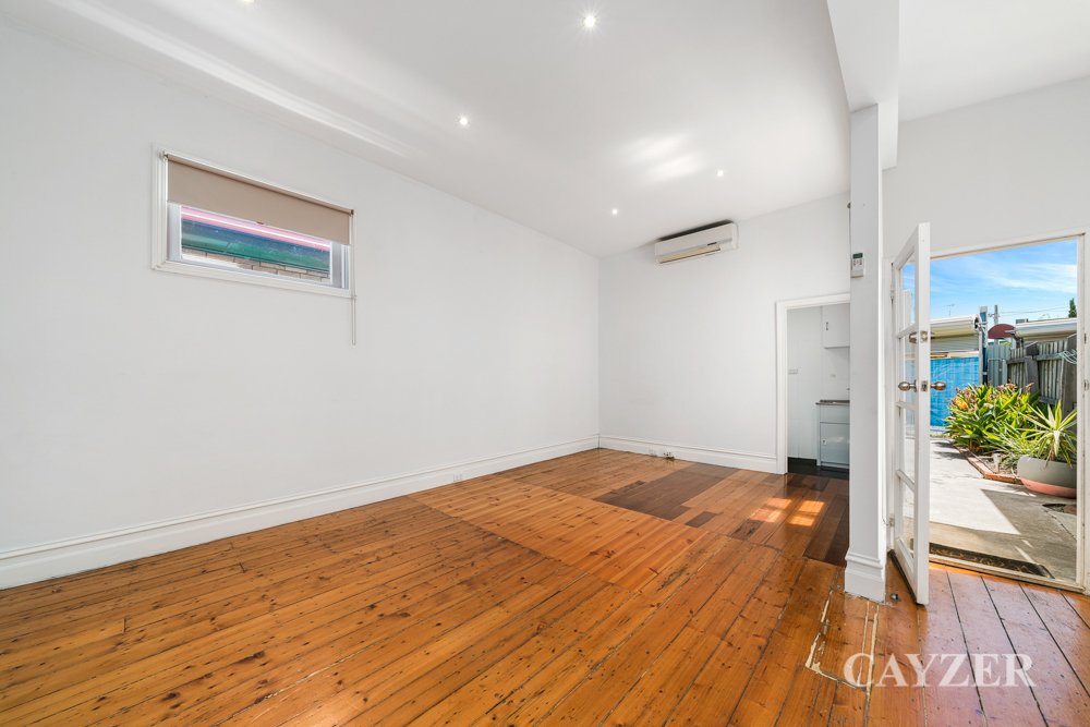 Gallery: 33 Derham Street