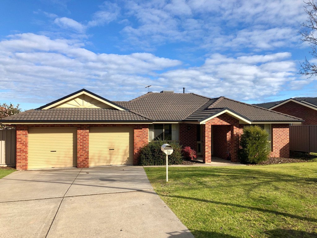 33 Dumbrell Circuit GLENROY 1
