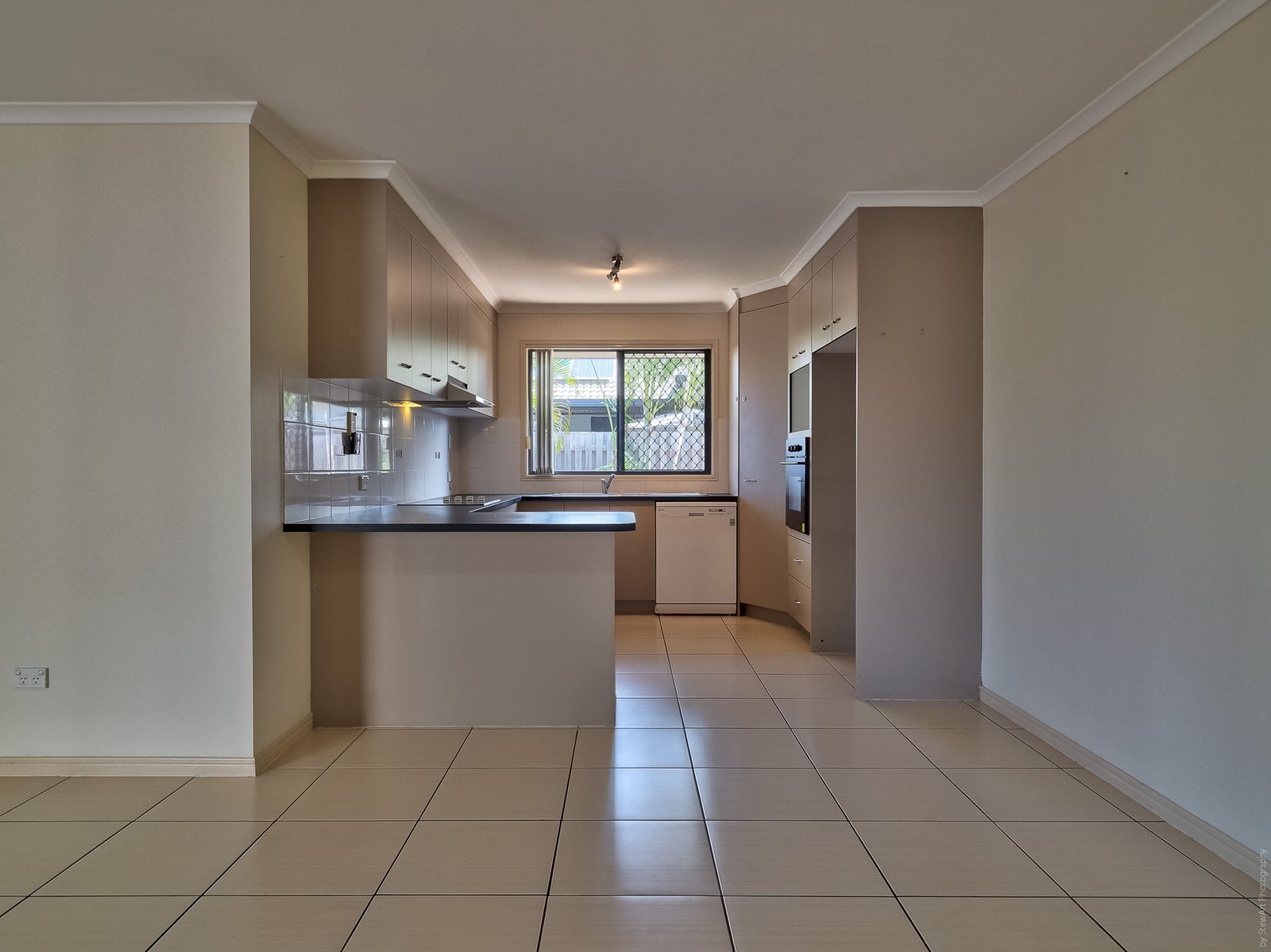 33 Earl St Vincent Circuit ELI WATERS 14