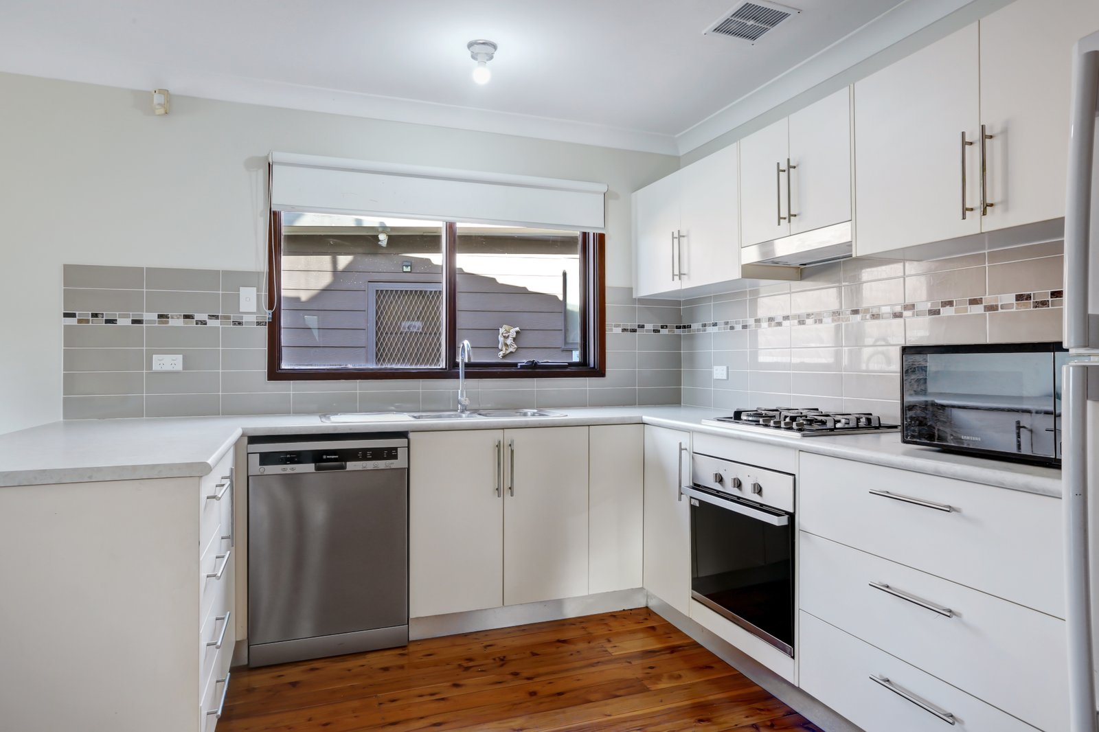 33 Edgeworth Avenue KANAHOOKA 3