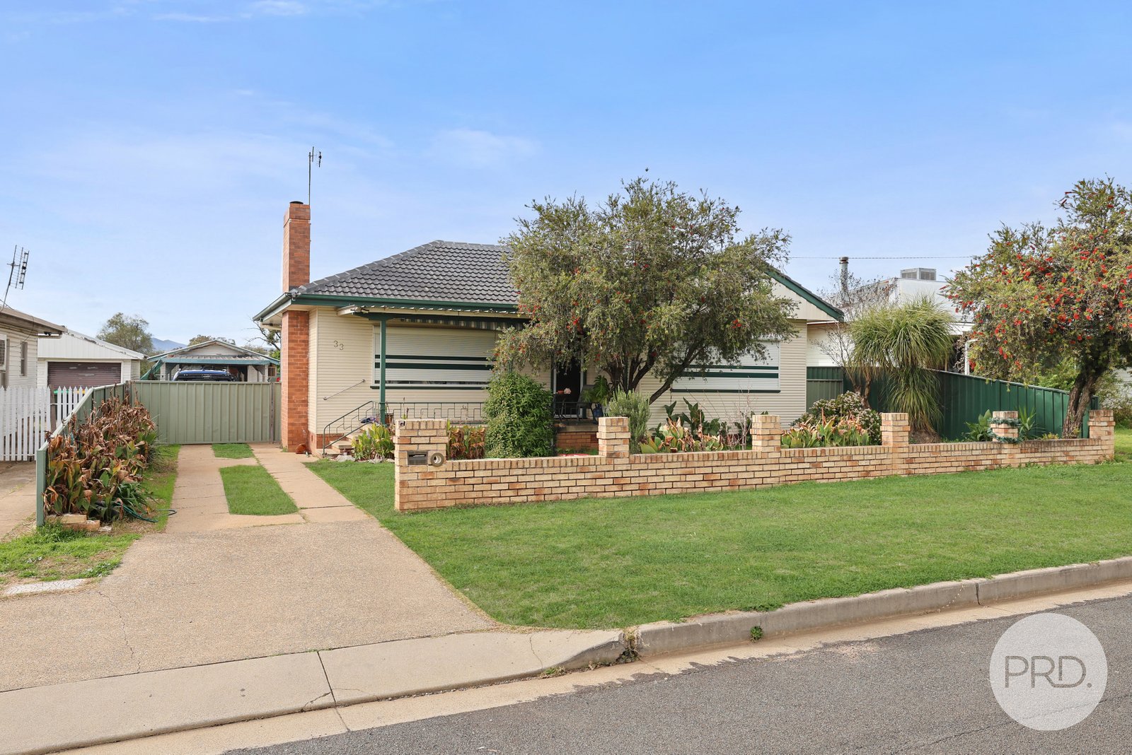 33 Edinburgh Street TAMWORTH 1