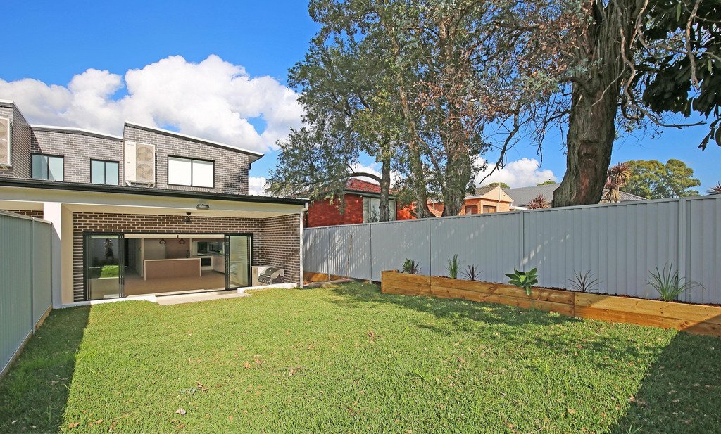 33 Ellesmere Street PANANIA 5