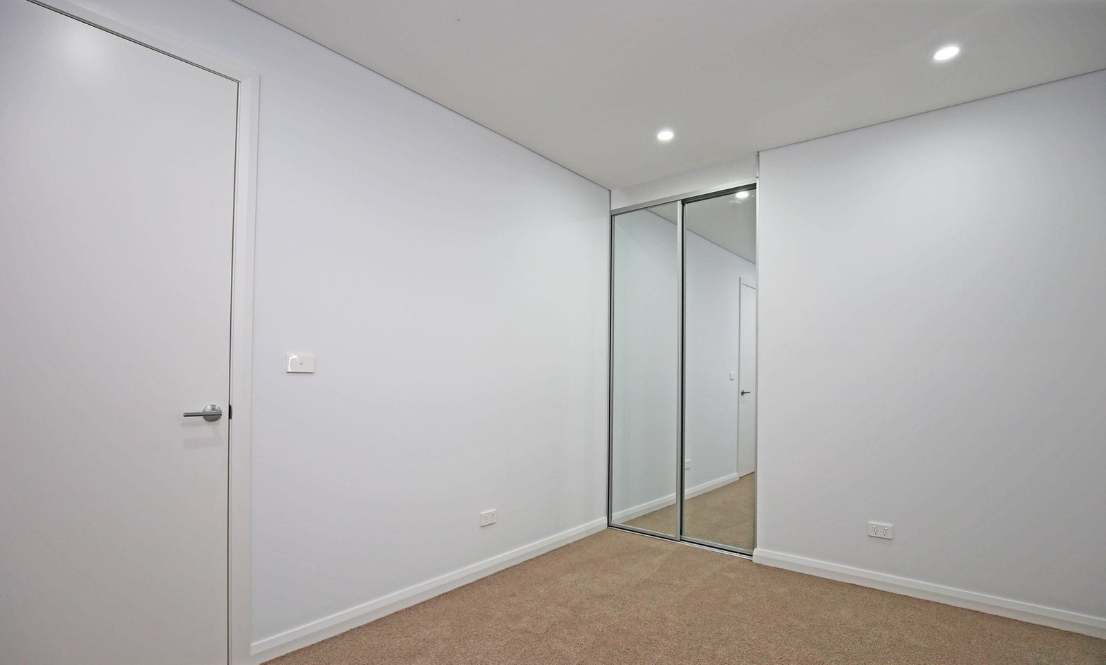 33 Ellesmere Street PANANIA 8