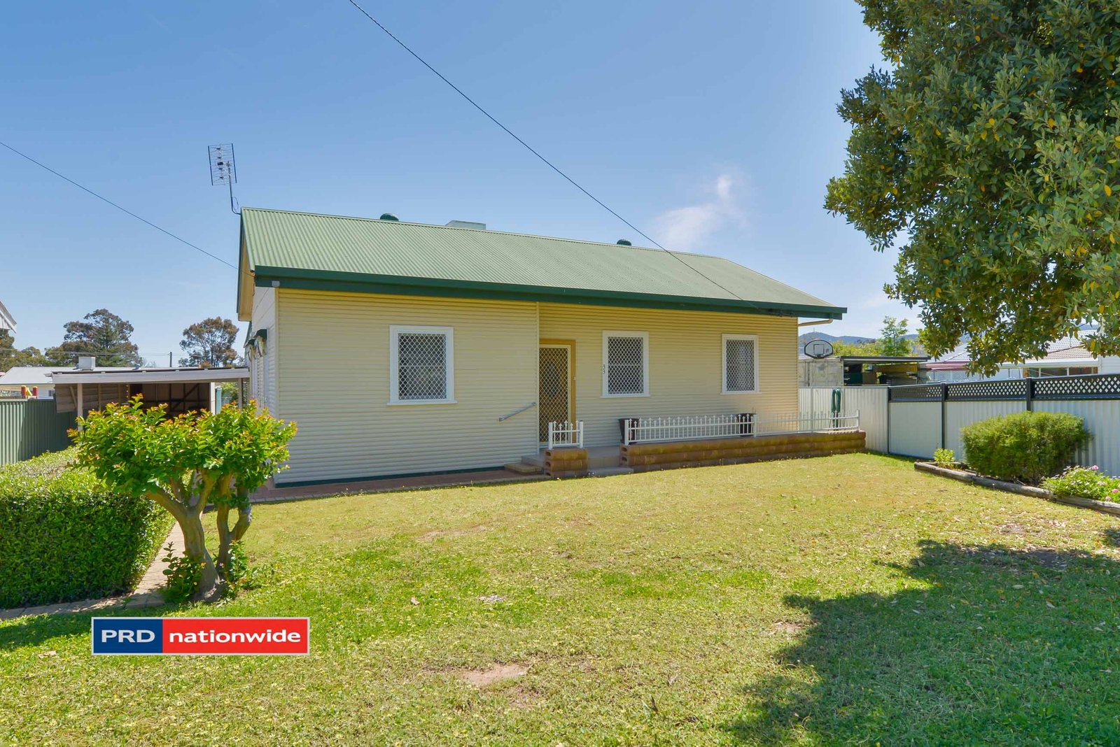 33 Elm Street TAMWORTH 1
