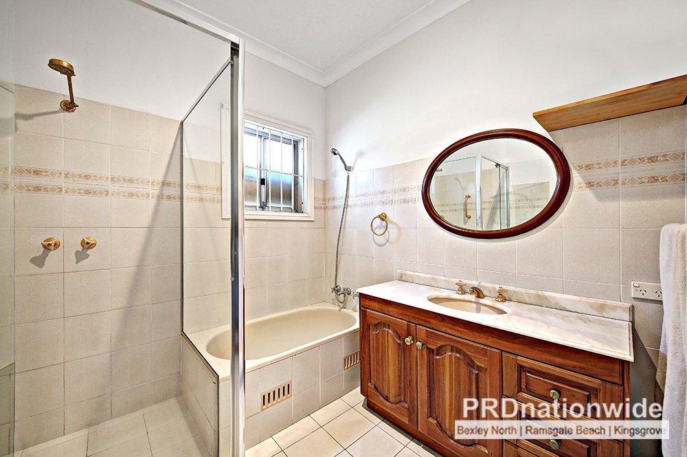 33 Elouera Street North BEVERLY HILLS 4