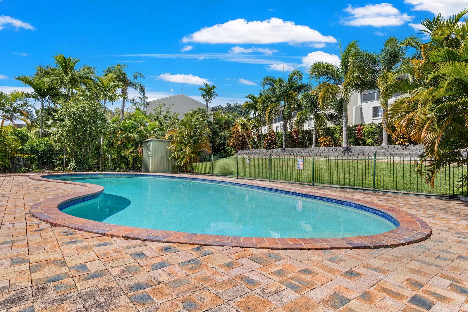 3/3 Eshelby Drive CANNONVALE 2