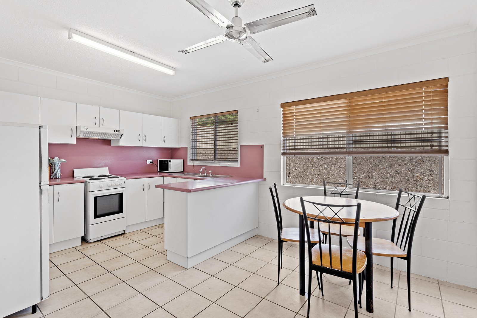 3/3 Eshelby Drive CANNONVALE 3