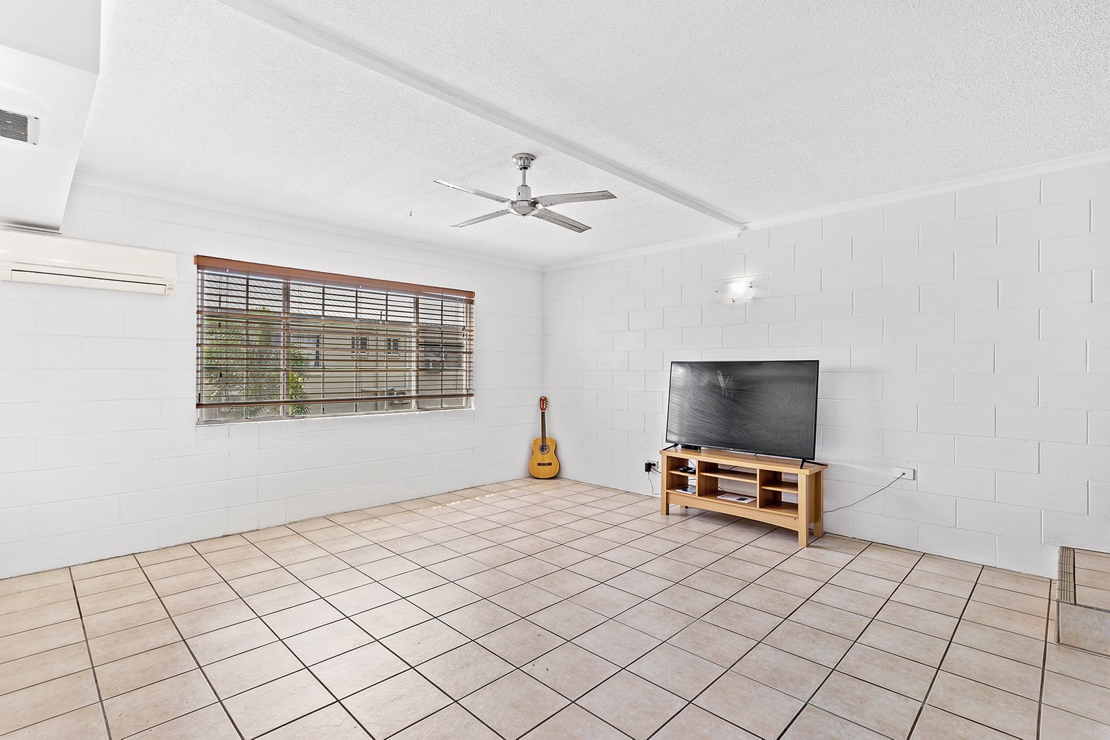3/3 Eshelby Drive CANNONVALE 5