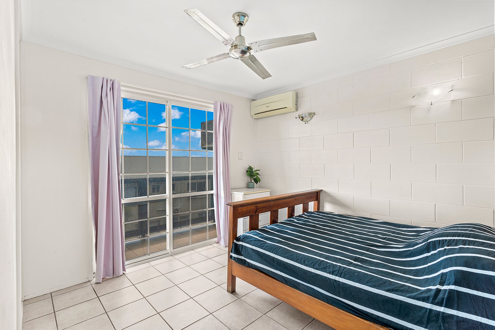 3/3 Eshelby Drive CANNONVALE 6