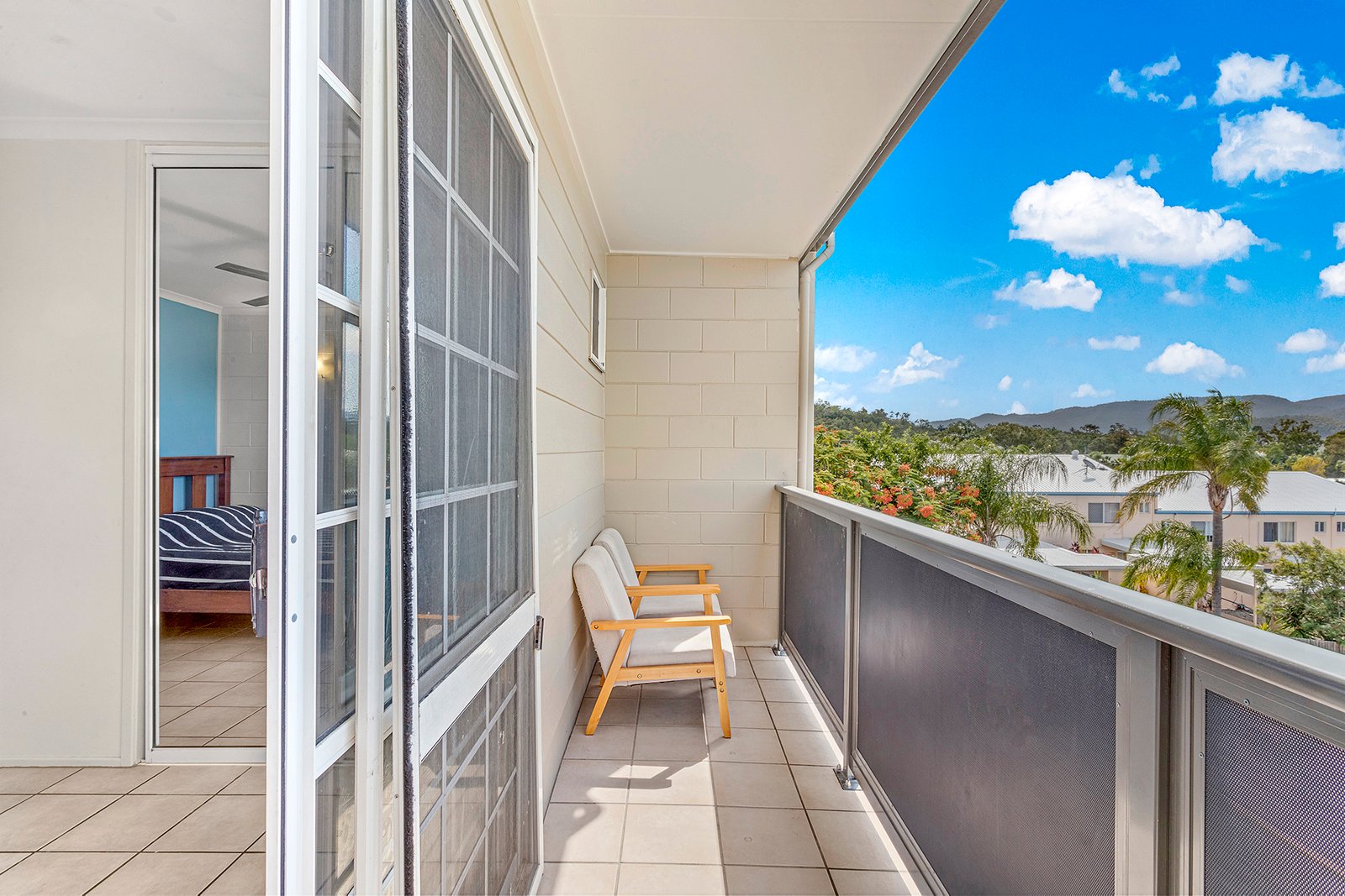 3/3 Eshelby Drive CANNONVALE 7