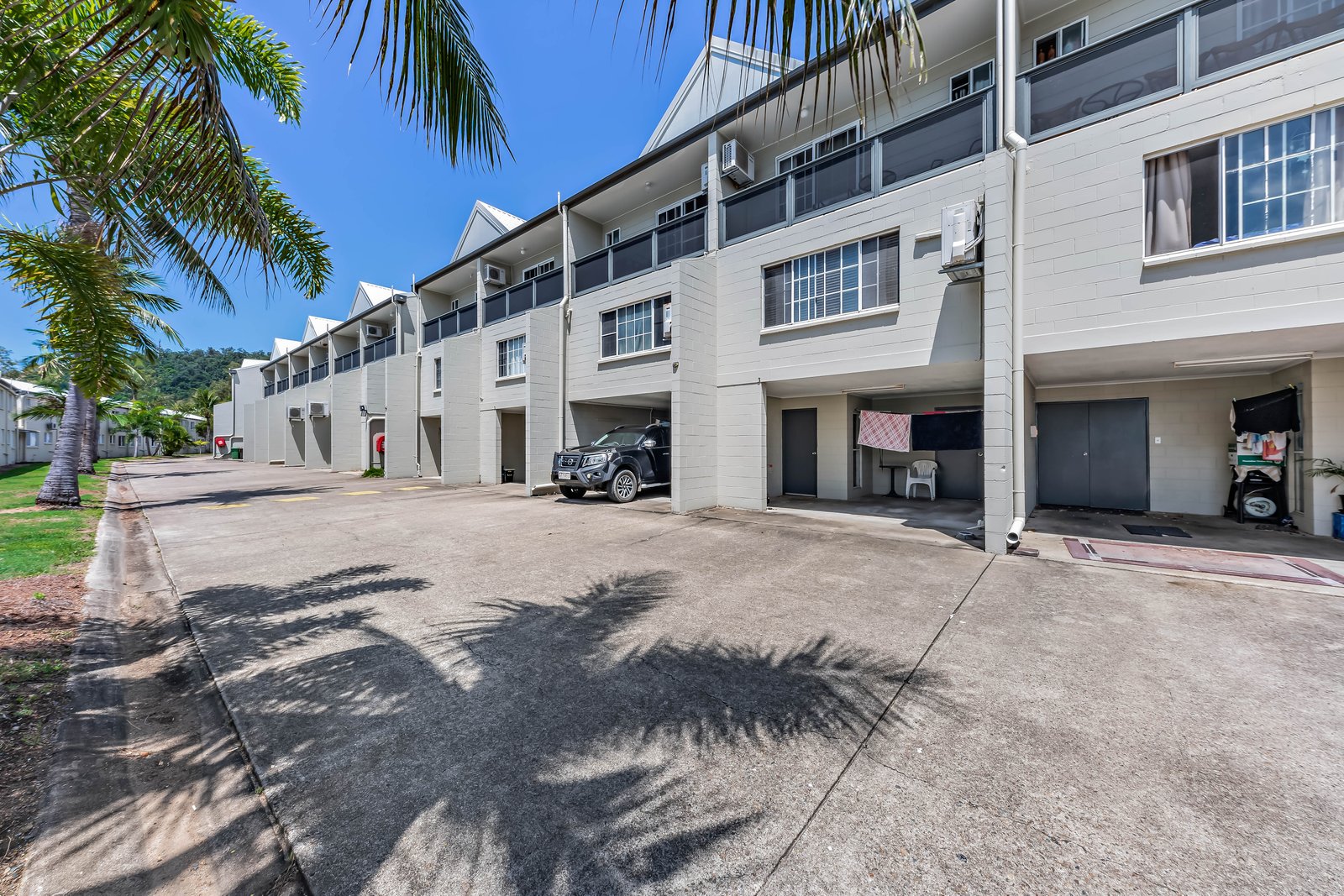 3/3 Eshelby Drive CANNONVALE 10