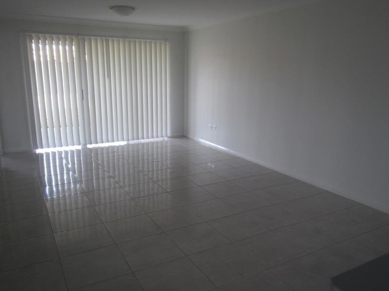 33 Falcon Drive TAMWORTH 3