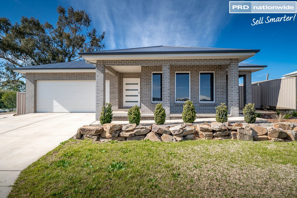 33 Flack Crescent BOOROOMA 1