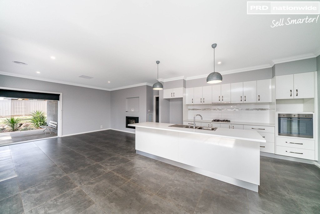 33 Flack Crescent BOOROOMA 6