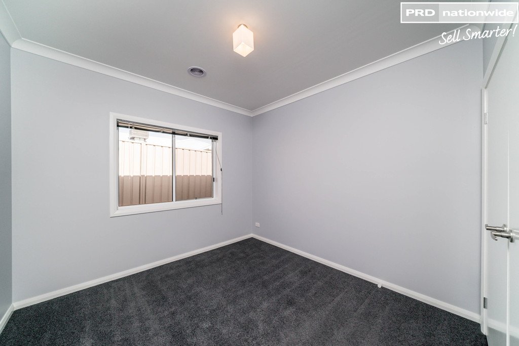 33 Flack Crescent BOOROOMA 10