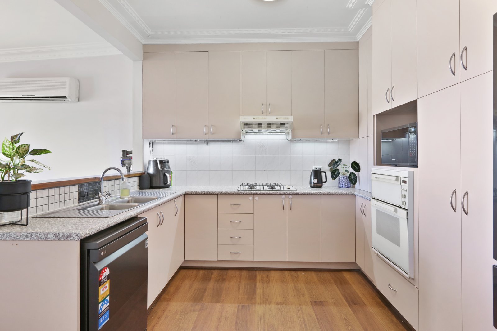 33 Gloucester Crescent DAPTO 3