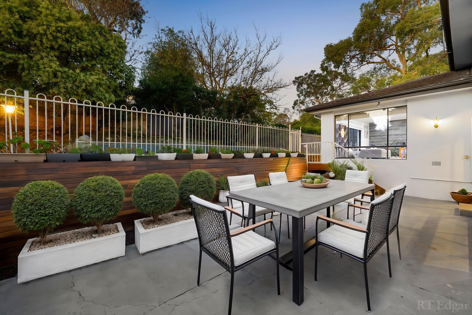 Real Estate and Property in 33 Gordon Road, Mount Waverley, VIC