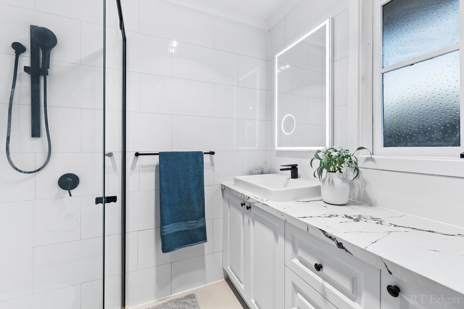 Real Estate and Property in 33 Gordon Road, Mount Waverley, VIC