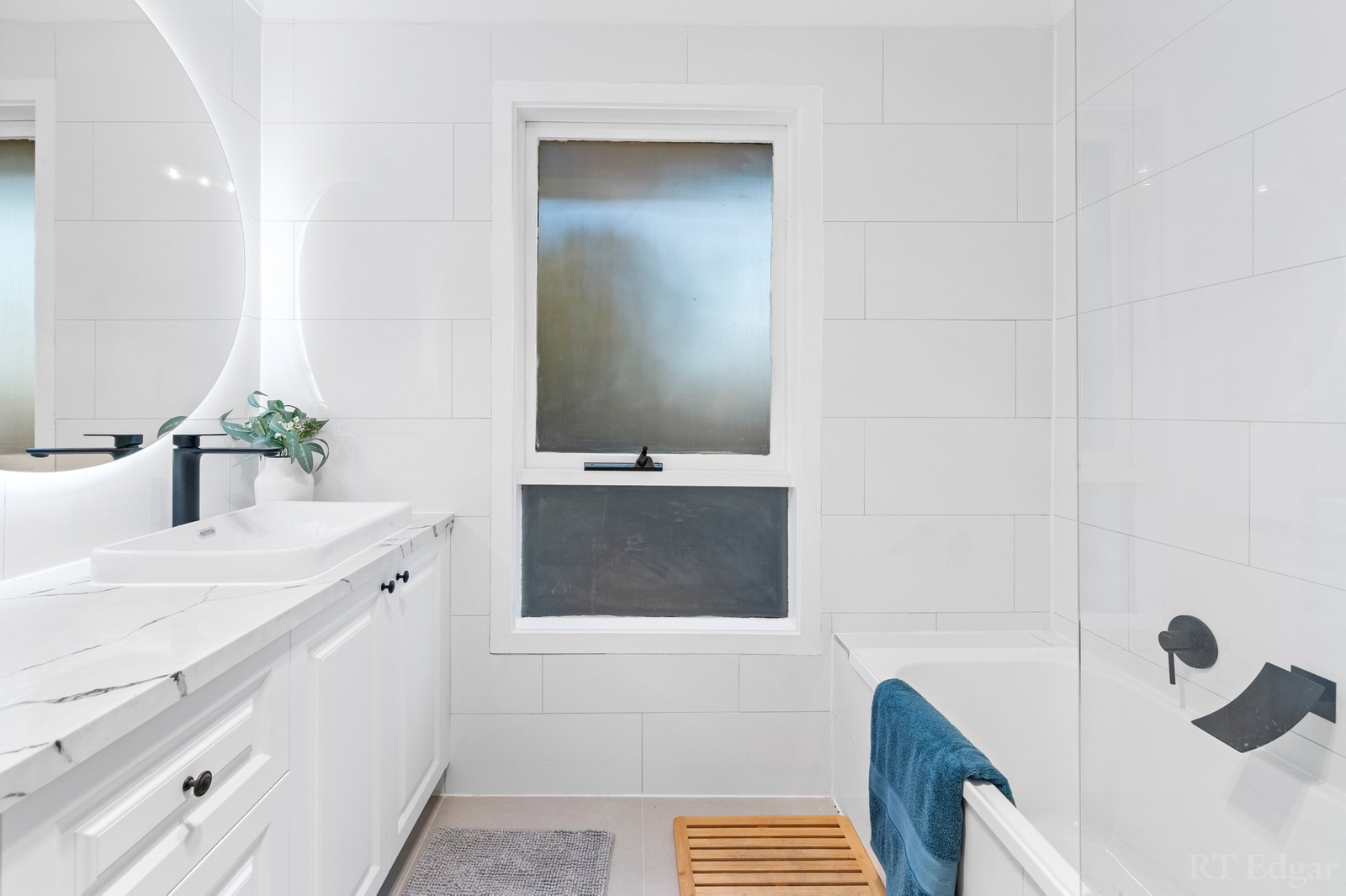 Real Estate and Property in 33 Gordon Road, Mount Waverley, VIC