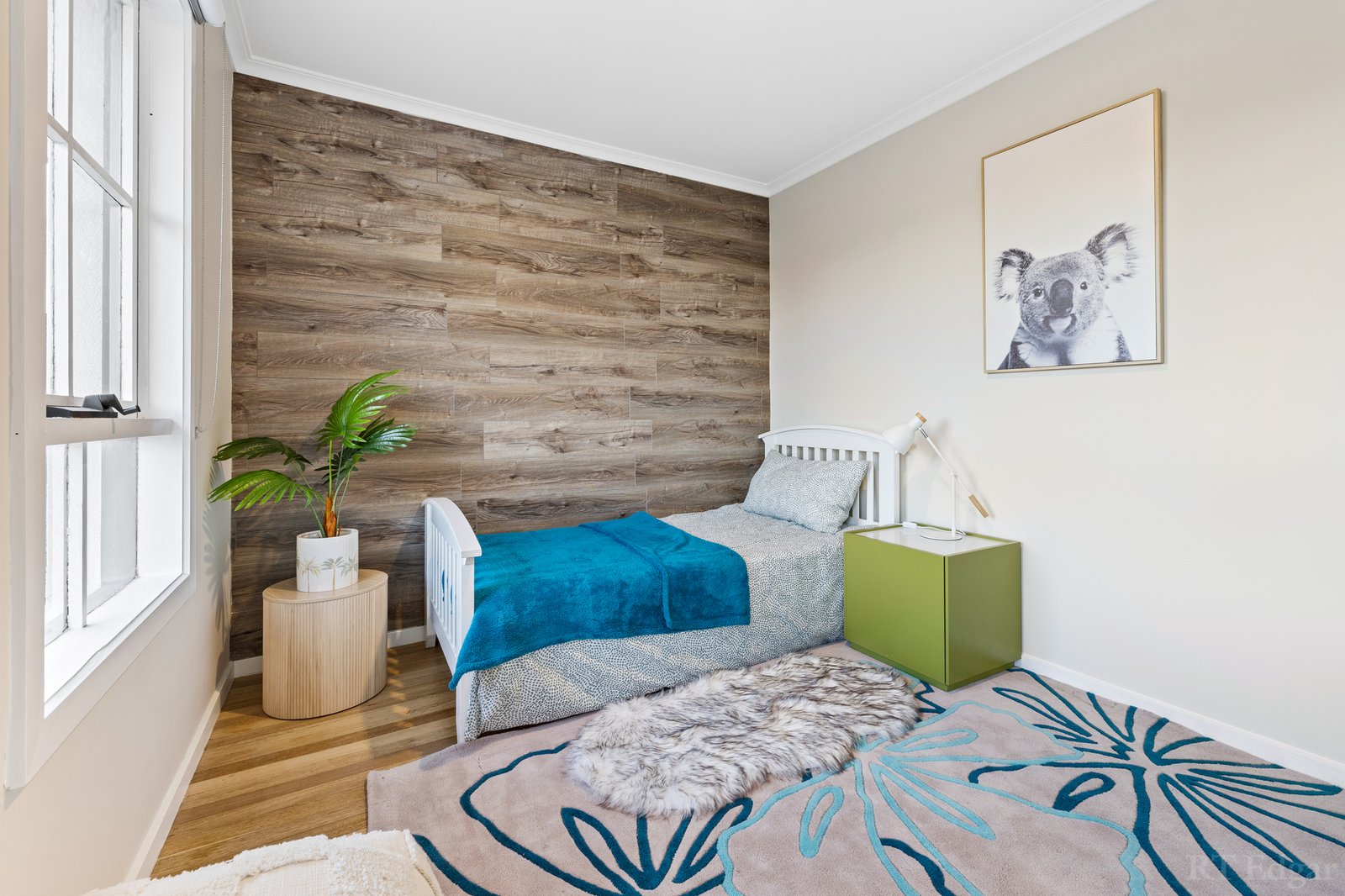 Real Estate and Property in 33 Gordon Road, Mount Waverley, VIC