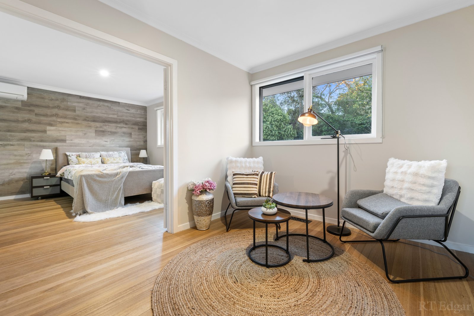 Real Estate and Property in 33 Gordon Road, Mount Waverley, VIC