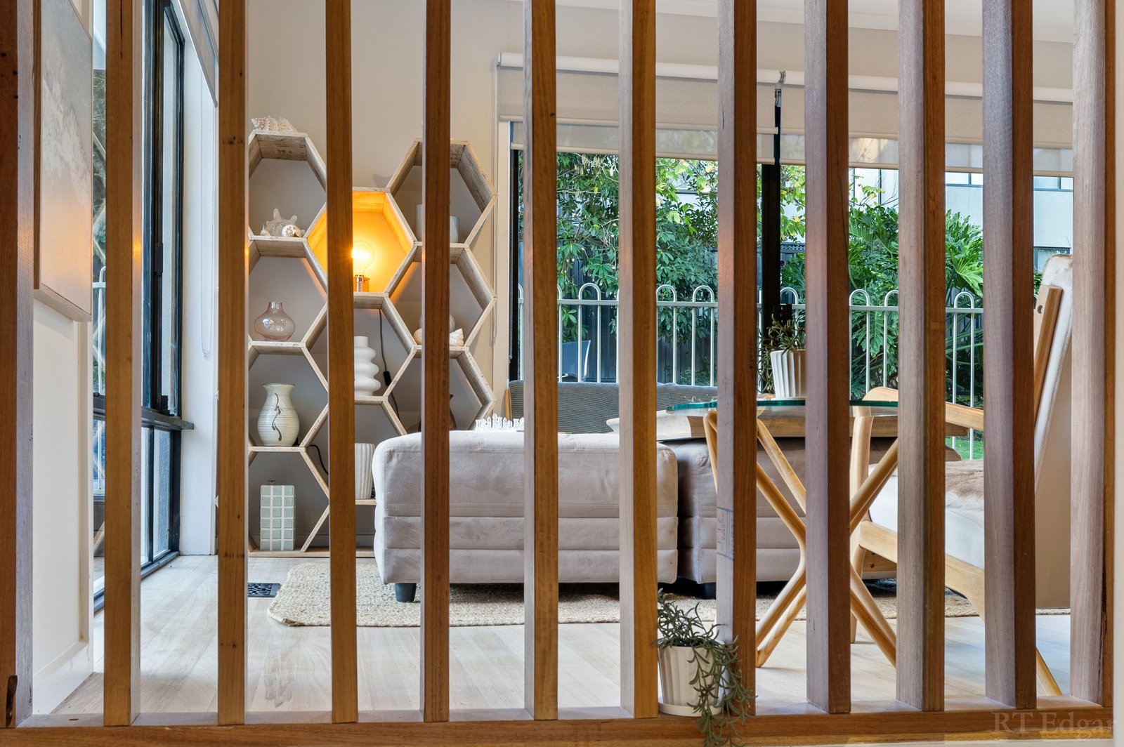 Real Estate and Property in 33 Gordon Road, Mount Waverley, VIC