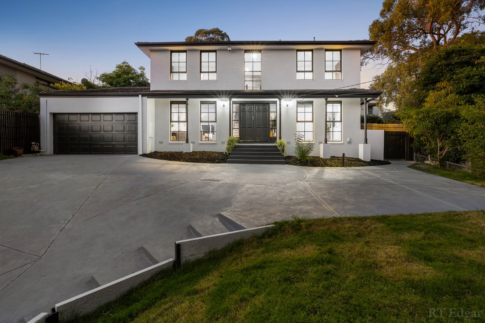 Real Estate and Property in 33 Gordon Road, Mount Waverley, VIC