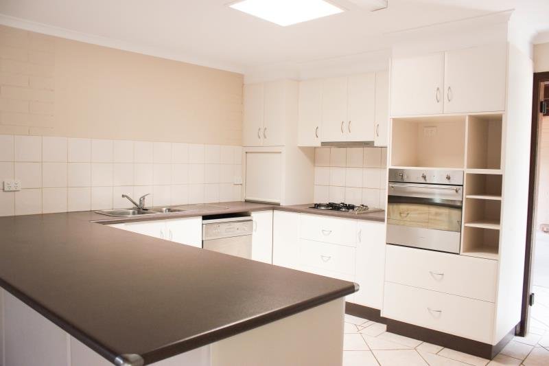 33 Graham Street LAKE ALBERT 2