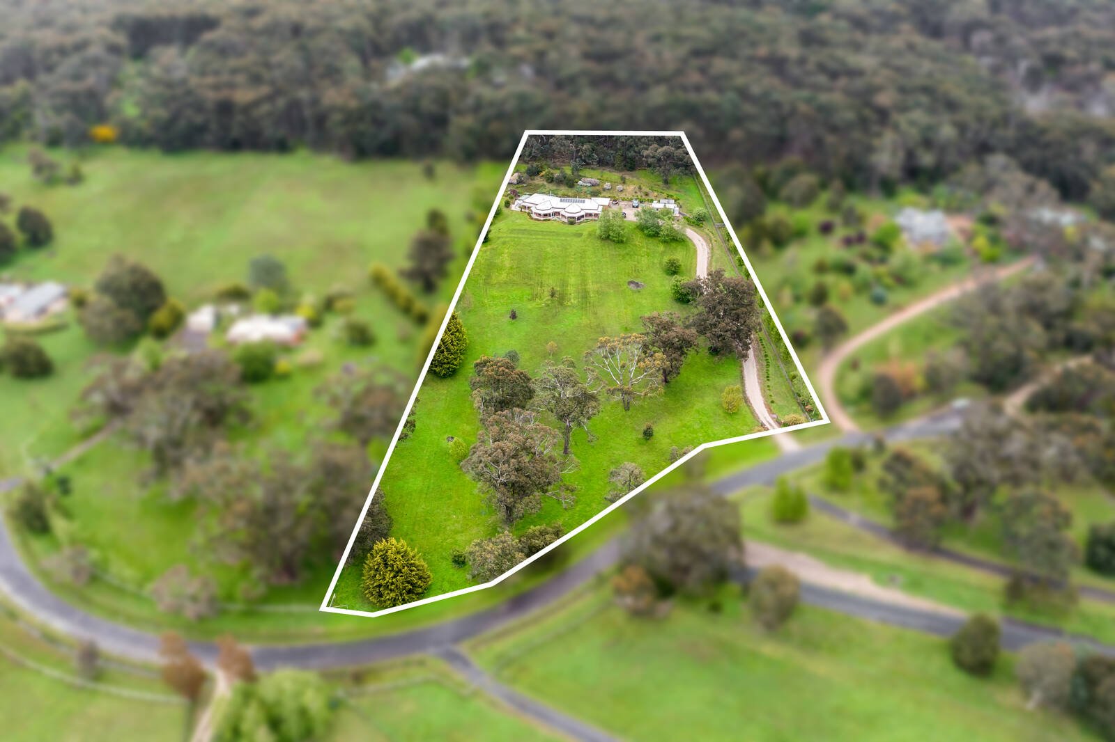 Real Estate and Property in 33 Greenwood Grove, Woodend, VIC