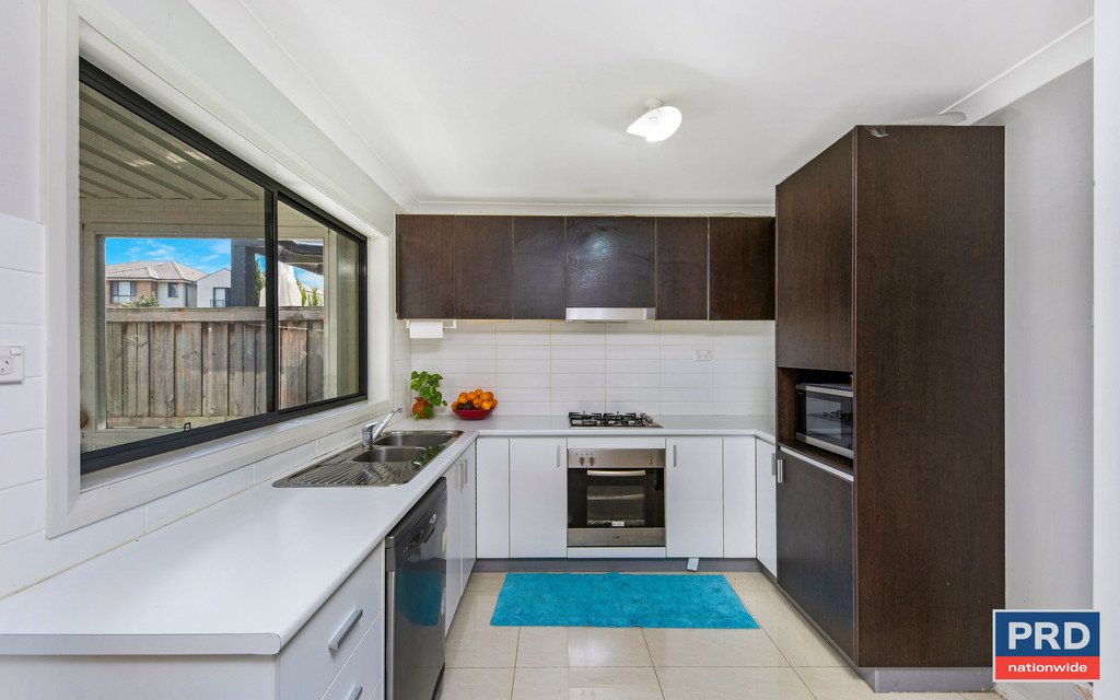 33 Hadlow Avenue GLENFIELD 4