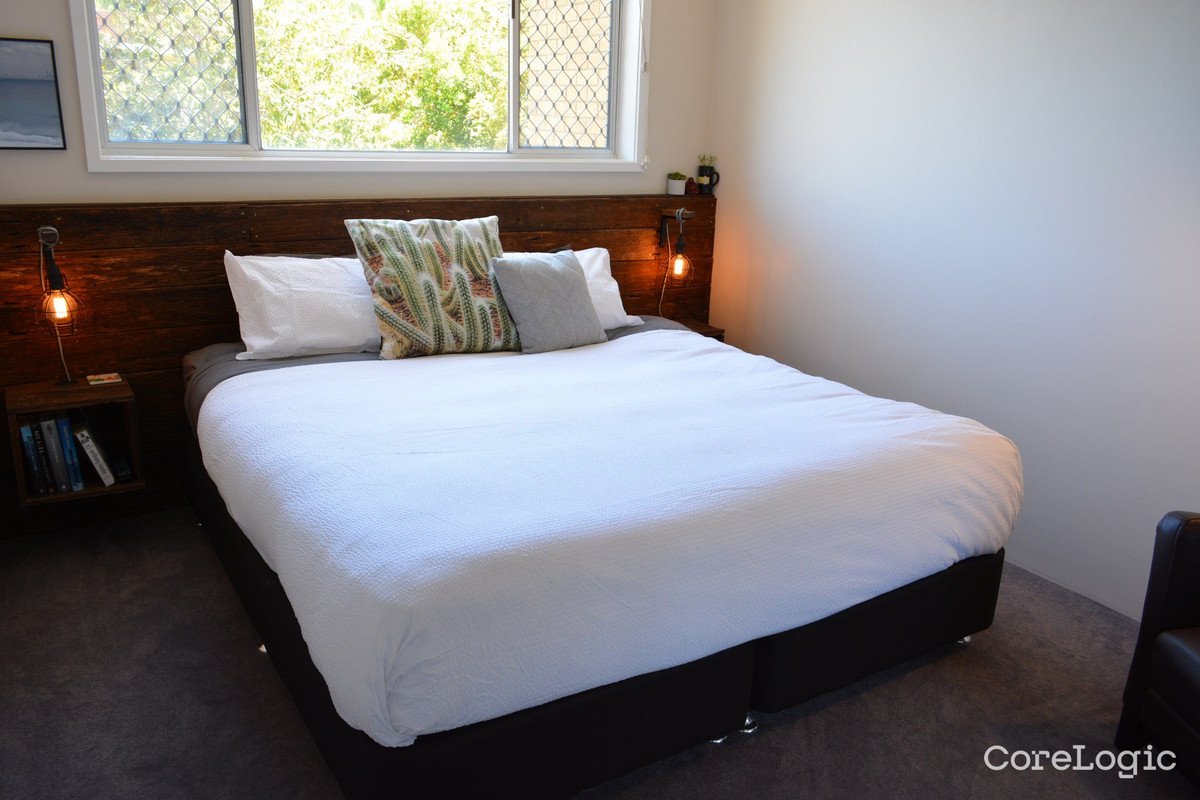 3/3 Hayle Street BURLEIGH HEADS 4