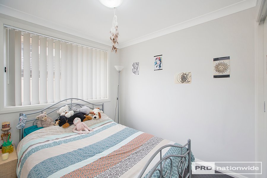 33 Higgins Lane TAMWORTH 9