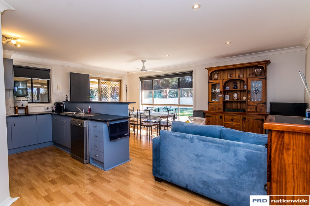 33 Janelle Street TAMWORTH 12