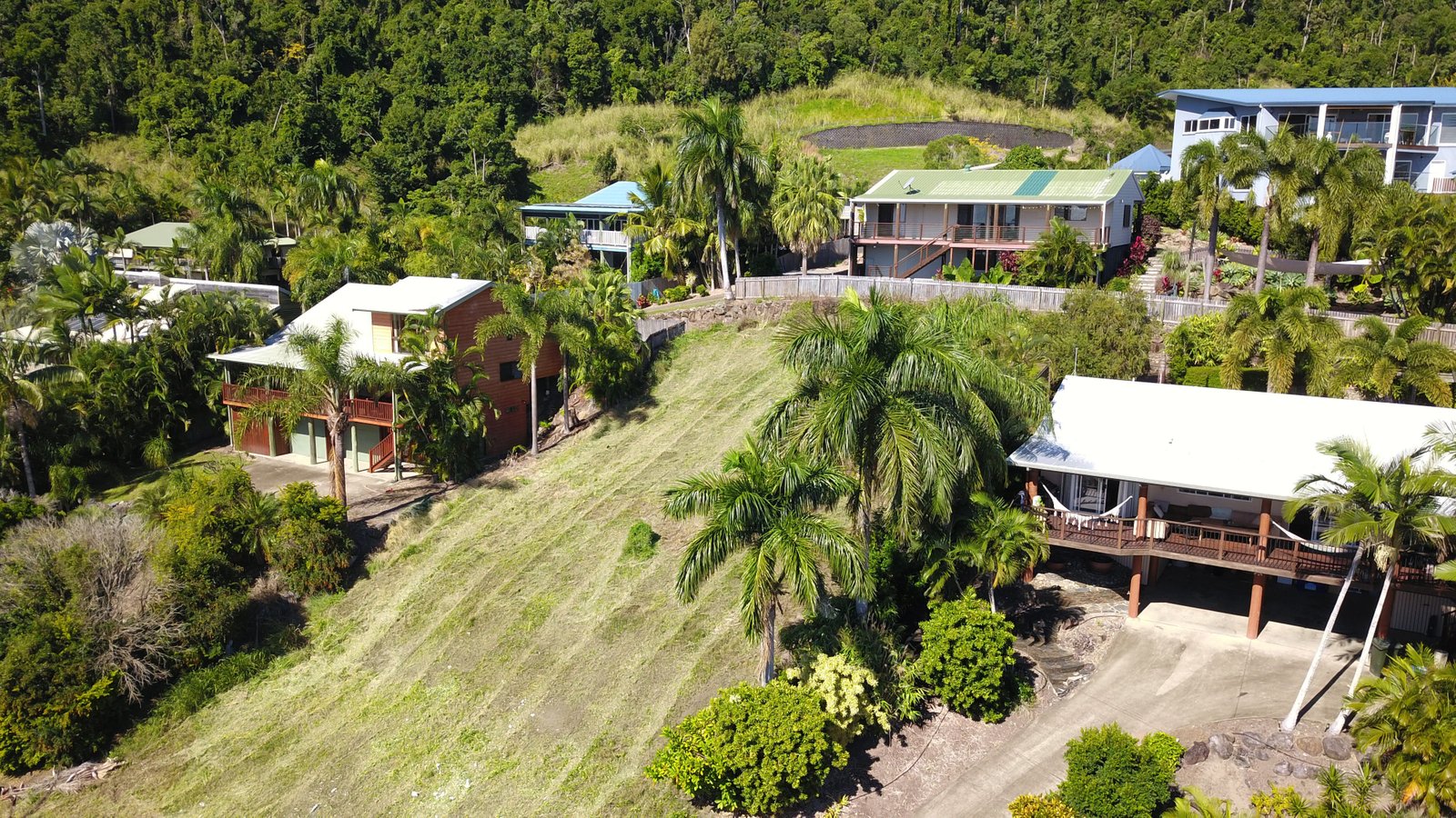 33 Jones Road CANNONVALE 2