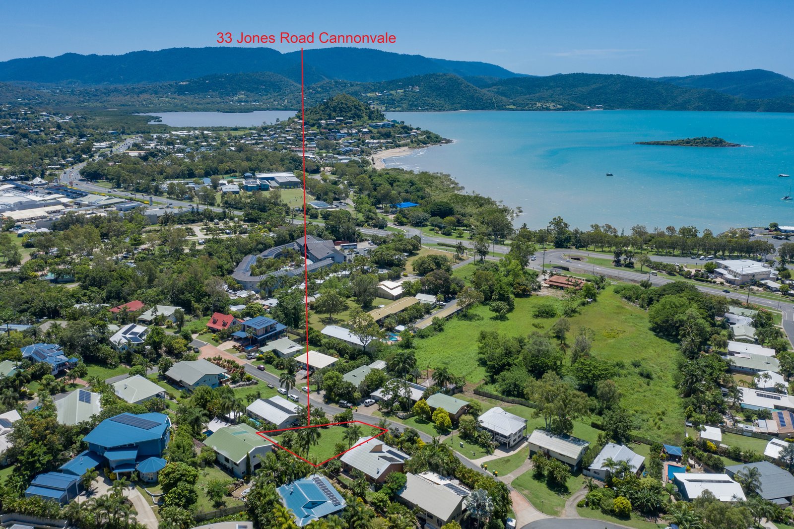 33 Jones Road CANNONVALE 4