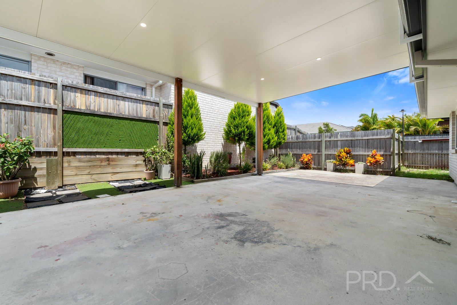 33 Killara Boulevard LOGAN RESERVE 8