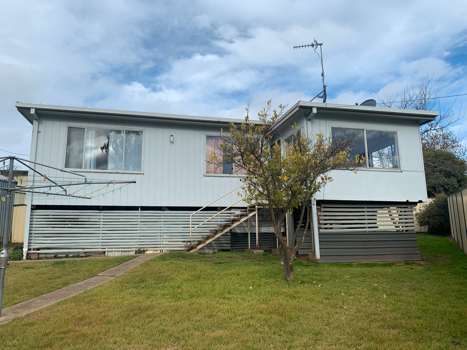 33 Kinred Street TUMUT 15