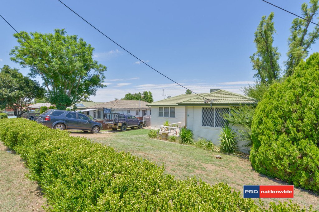 33 Kirkham Crescent TAMWORTH 1