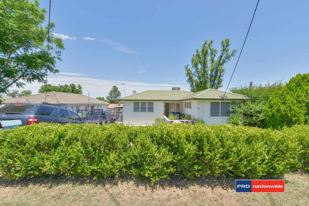 33 Kirkham Crescent TAMWORTH 4