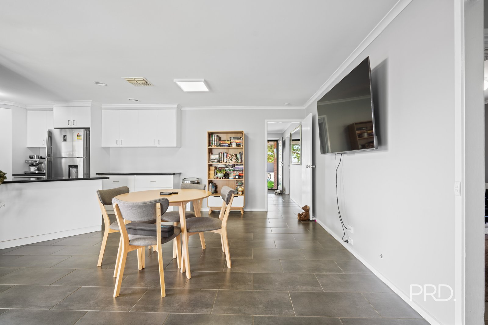 33 Kirrang Avenue GLENFIELD PARK 11