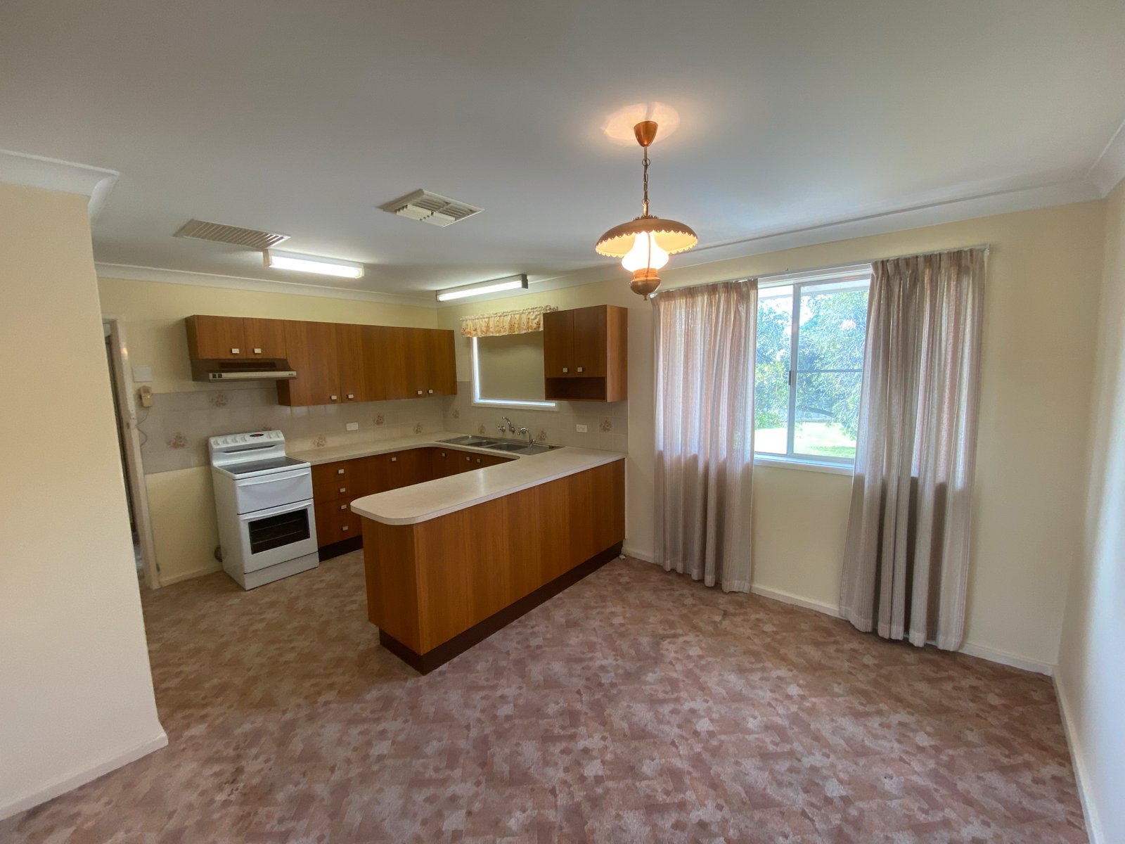 33 Kyooma Street TAMWORTH 3