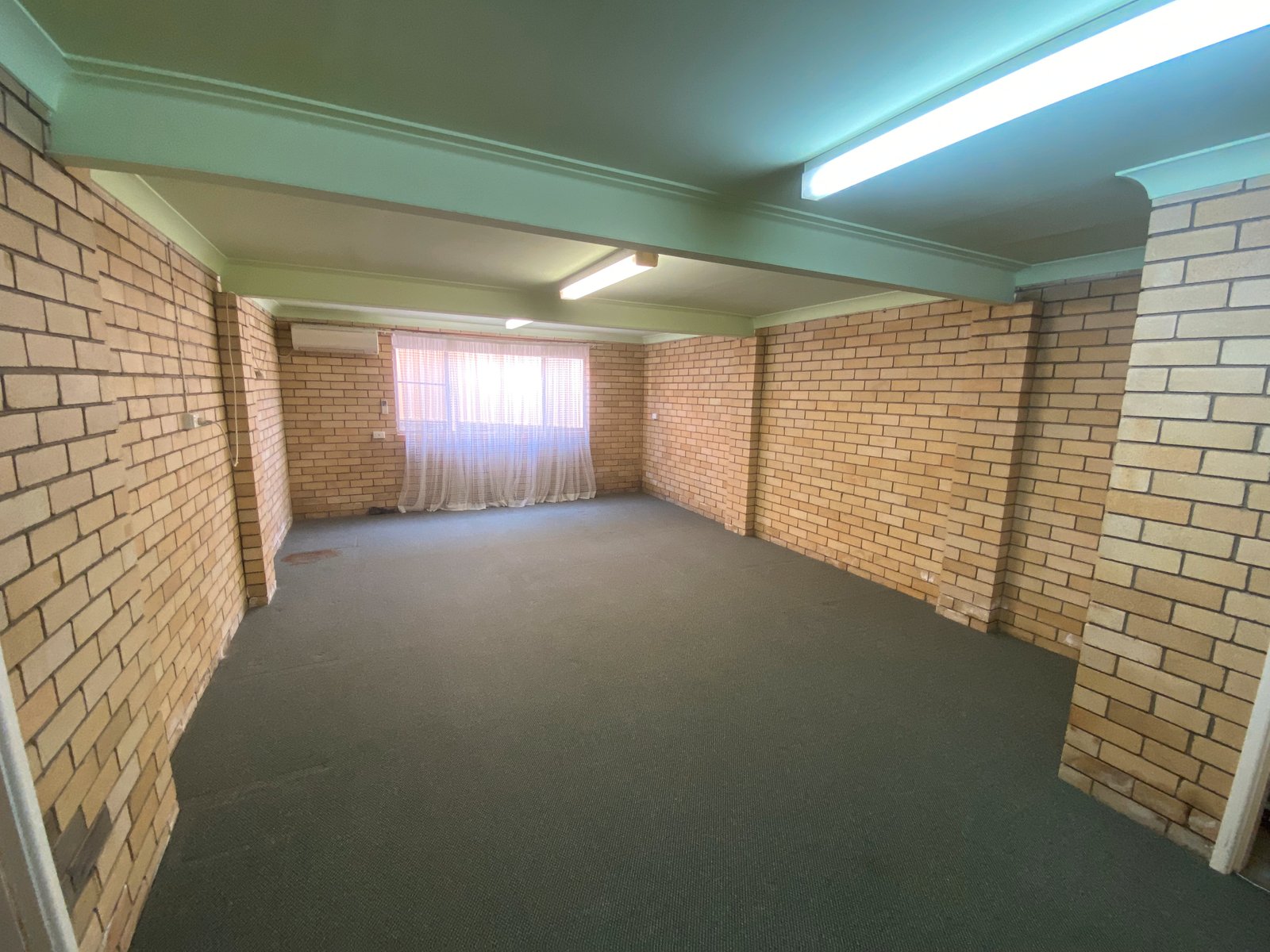 33 Kyooma Street TAMWORTH 5