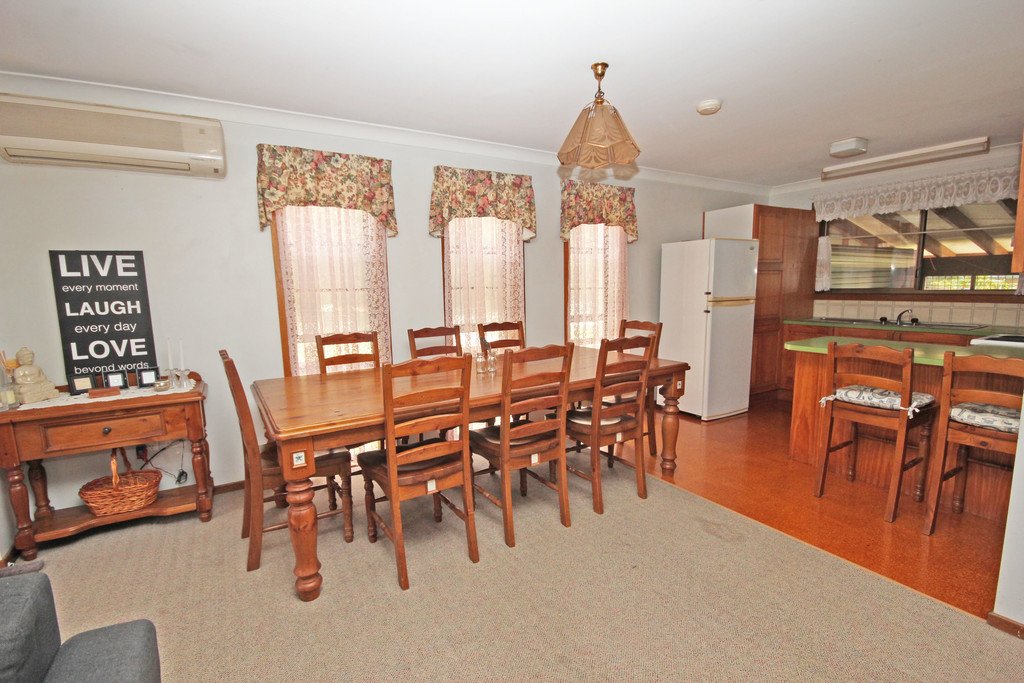 33 Lake Street LAURIETON 2
