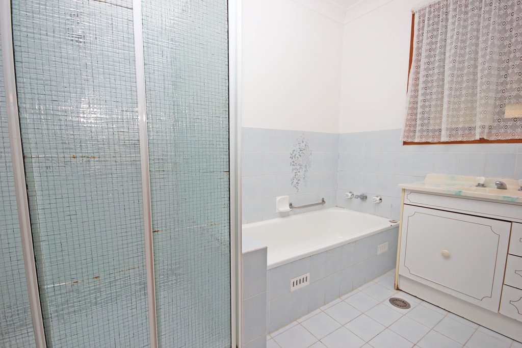 33 Lake Street LAURIETON 5