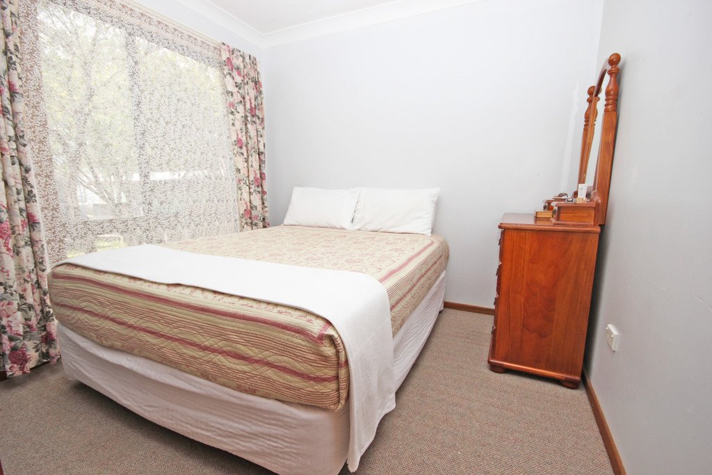 33 Lake Street LAURIETON 6